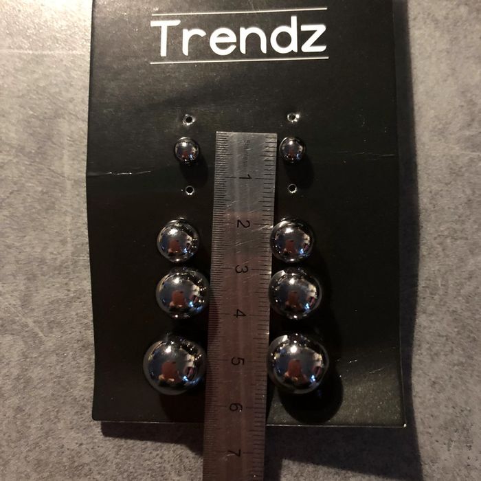 lot de 4 paires de boucles d'oreille clou en verre noir - photo numéro 2