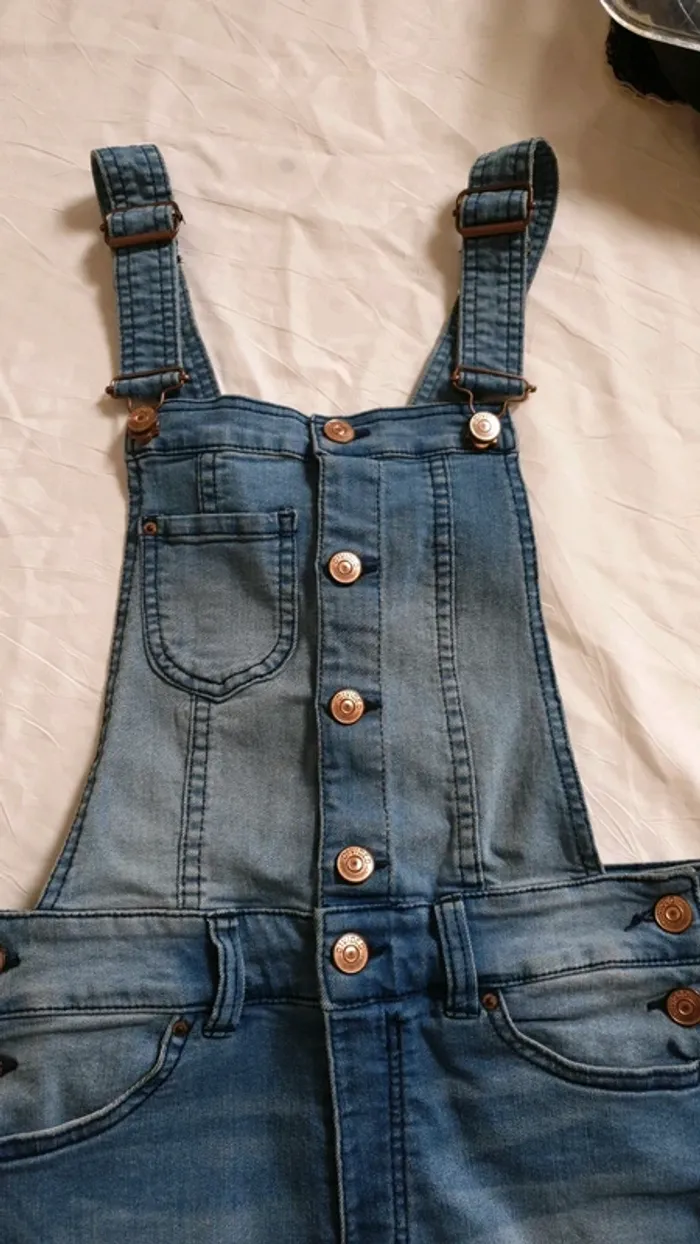 Salopette Combishort en jeans neuve - photo numéro 4