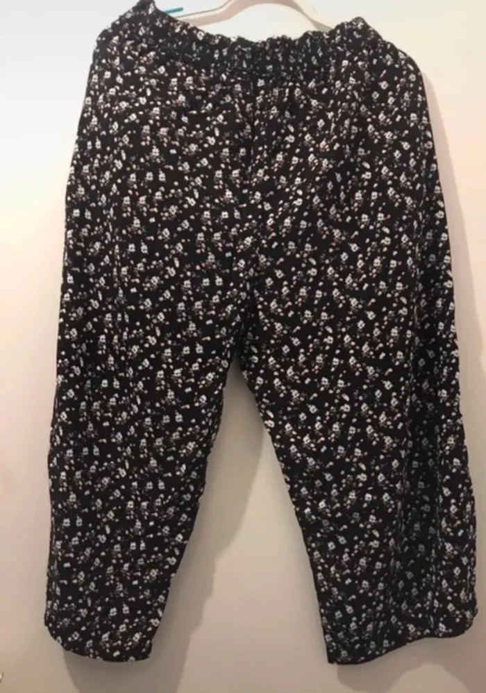 Pantalon femme kiabi été noir fleuris taille 46