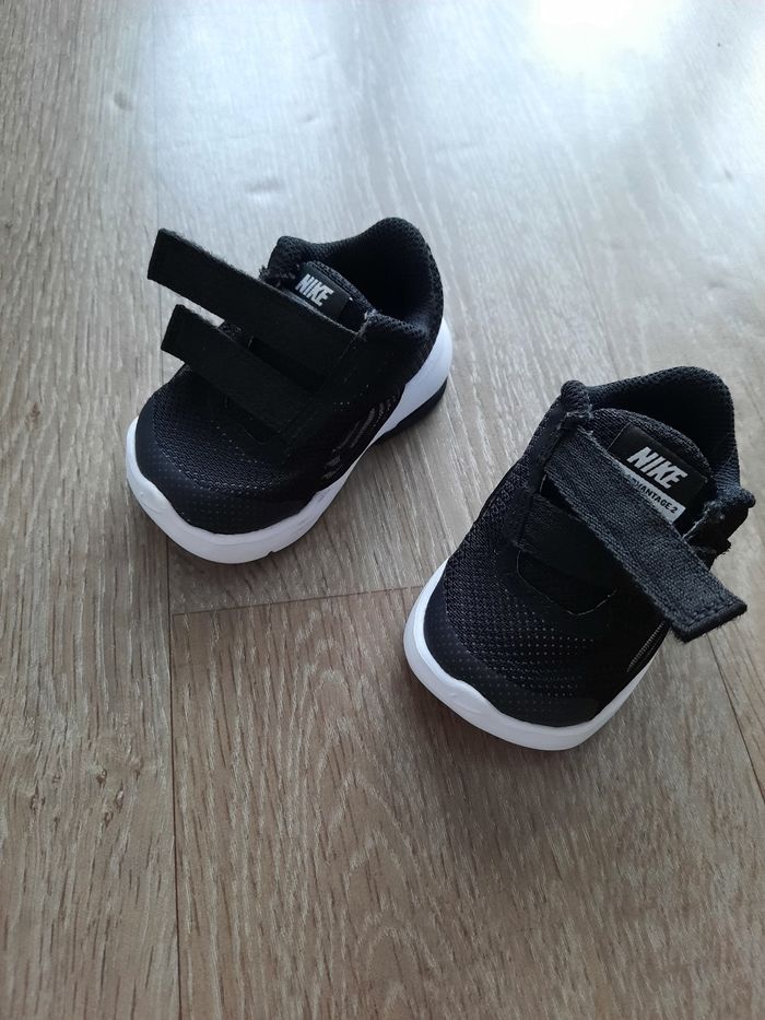 Chaussures Nike taille 17