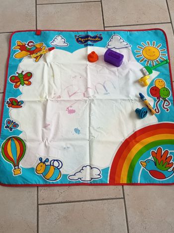 Tapis aquadoodle arc en ciel