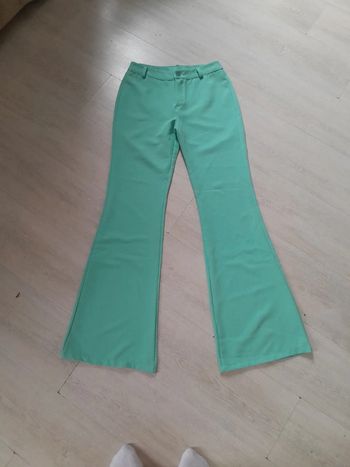 Beau pantalon évasé made in italy neuf sans etiquette