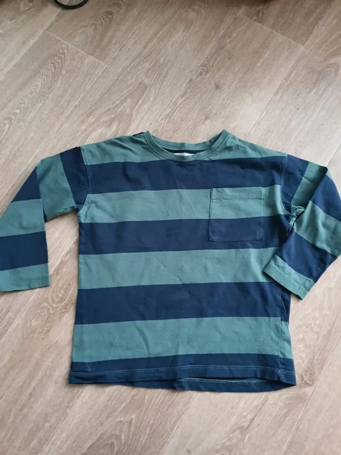 Tee-shirt bleu et vert taille 7 ans - Zara
