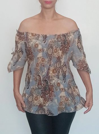 Haut ethnique chic épaules nues