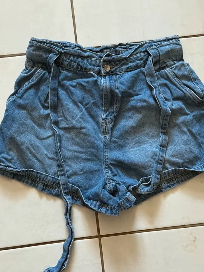 Short jeans taille haute