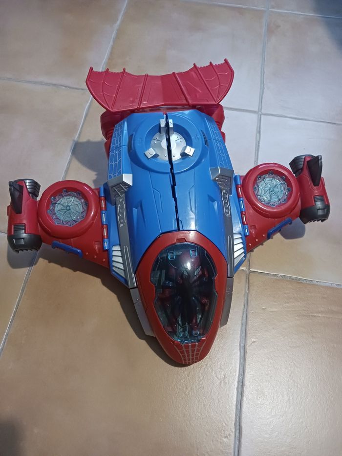 Avion Spiderman + personnage Spiderman + personnage Black Panther + moto Black Panther