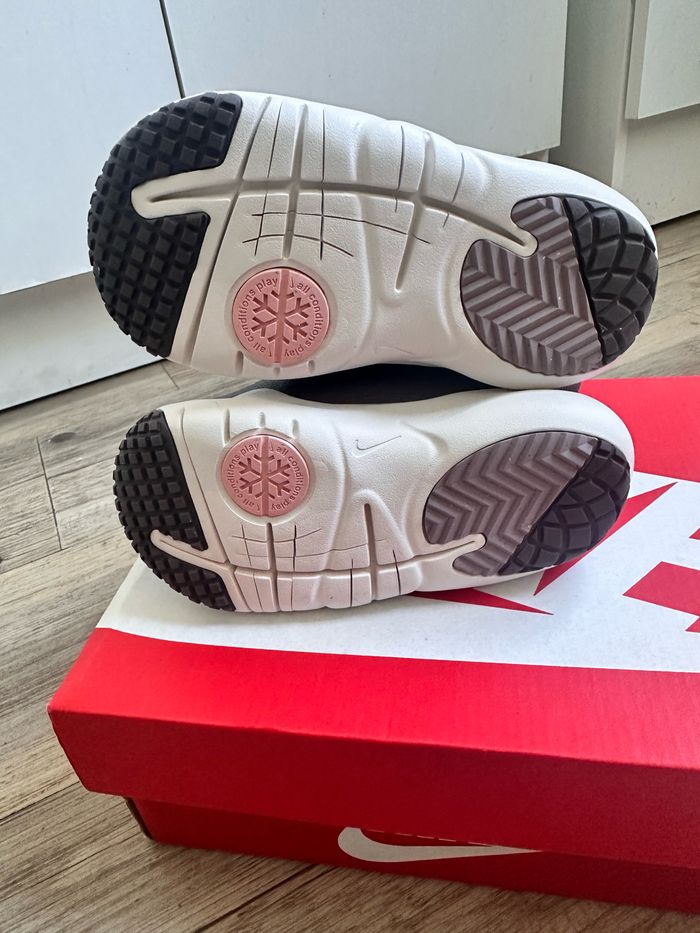 Bottines boots fourrée Nike rose taille 25 neuf - photo numéro 8