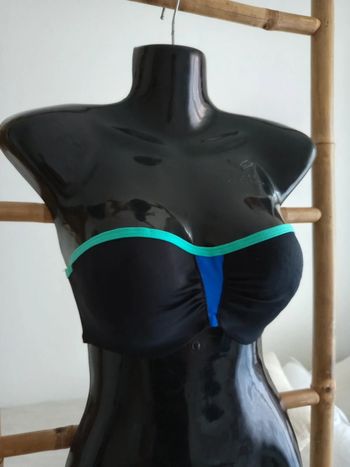 Haut de maillot de bain taille 90 C
Bretelle amovible