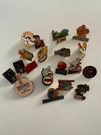 Lot de pin’s de marques