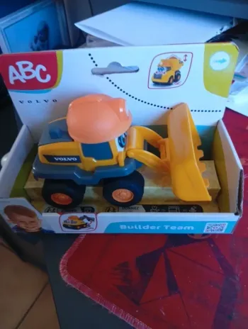 Véhicule de chantier chargeuse Volvo bebê neuf dès 12 mois