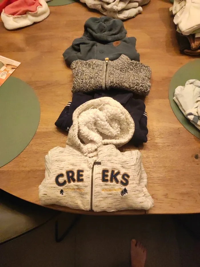 Lot gilets 18 mois
