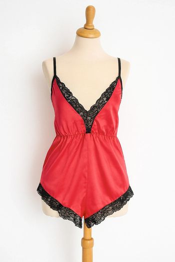 Combi-short satiné rouge & dentelle noire