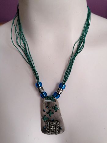 Collier neuf ton bleu