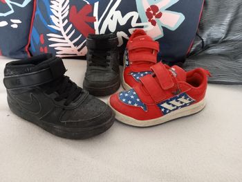 Lot de chaussures 26