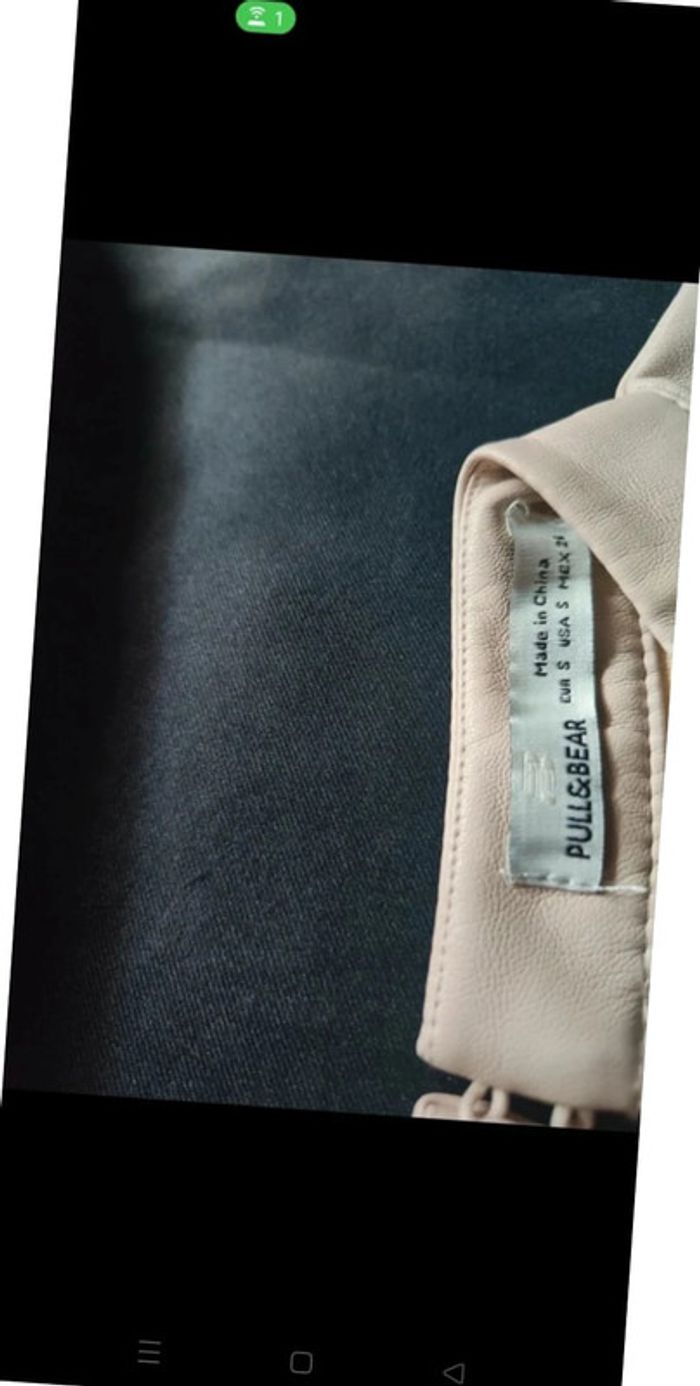 Jolie haut effet cuir souple pull&bear - photo numéro 2