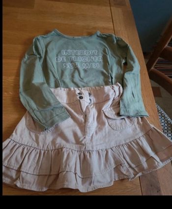 Jupe et teeshirt manches longues
