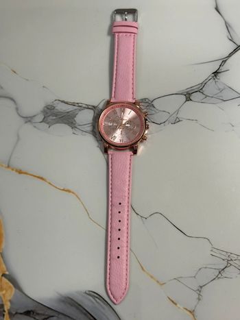 Montre Rose Clair « Geneva » Neuve