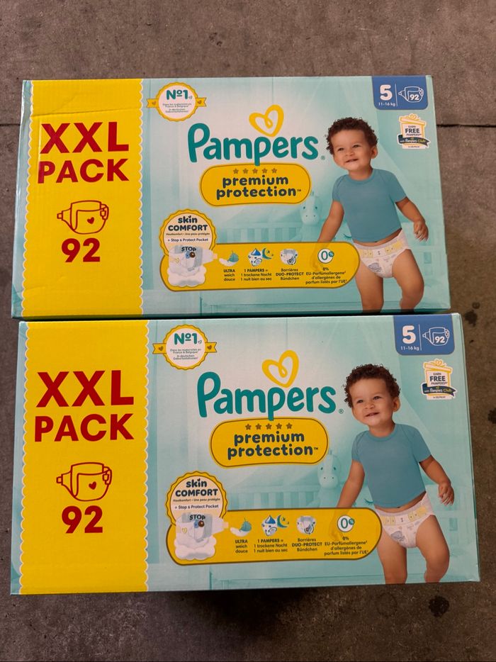Lot de 2 cartons de couches taille 5 Pampers premuim protection