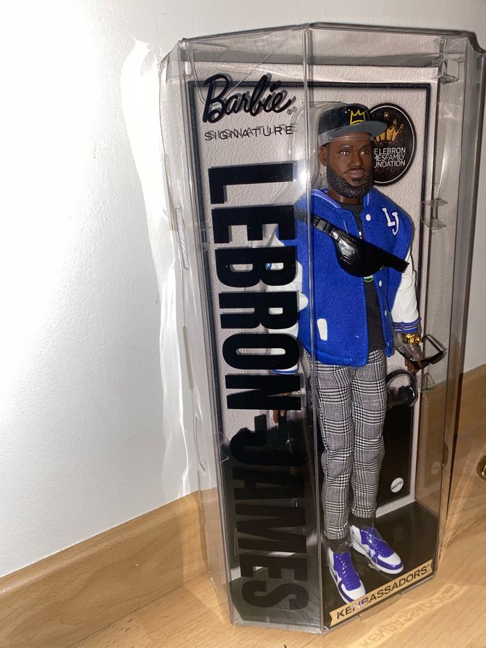Figurine Barbie Signature LeBron James Kenbassadors – Neuve en boîte - photo numéro 5