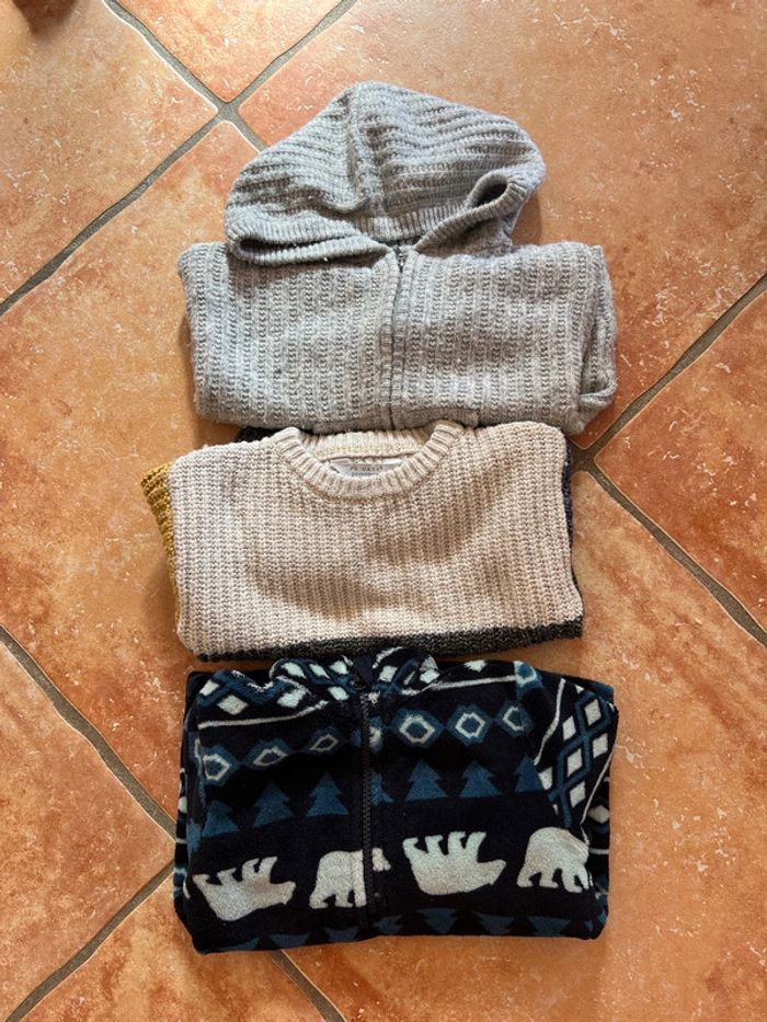 Lot 3 pull chaud neufs 3ans