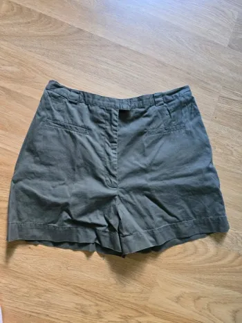 Short kaki
