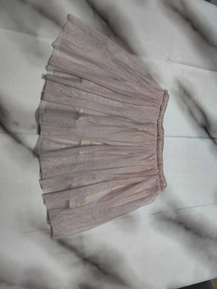 Jupe étiquette 4 ans mais taille 6 ans - photo numéro 2