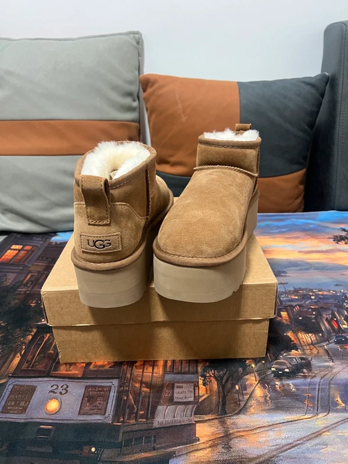 Ugg Ultra Mini taille 39 - photo numéro 4