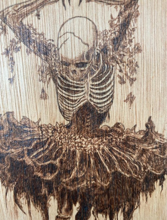 Tableau en bois gravé  à la main «  danseuse mystique « - photo numéro 2