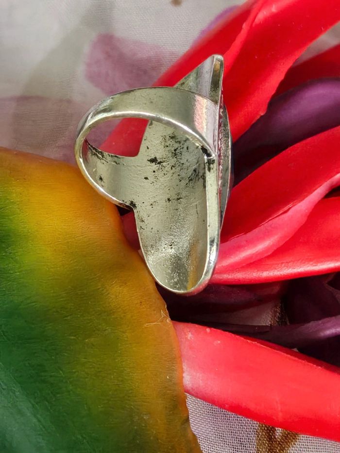 Bague longue texturée avec sa pierre en acier inoxydable - photo numéro 4