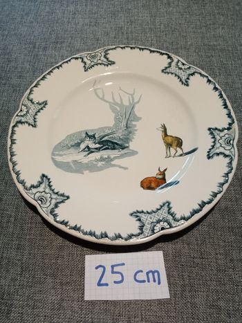 Assiette ancienne motif cerf Creil et Montereau