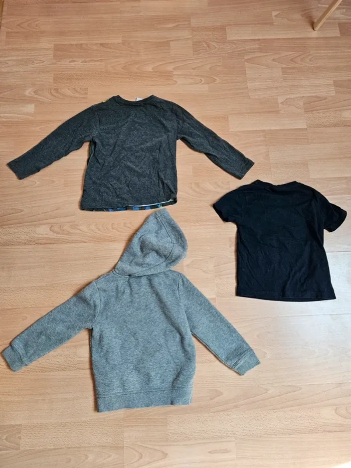Lot 4 ans garçon 3 vêtements marvel - photo numéro 3