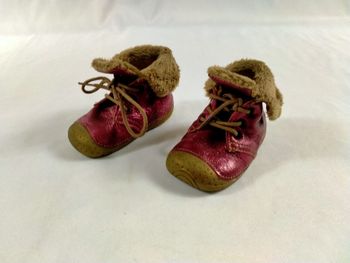 Babybotte-17-chaussures 4 pattes fuschia (neuf)