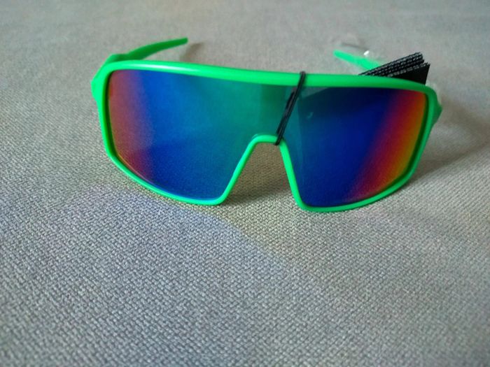 Lunettes de soleil enfant – Monture verte & verres effet miroir vert
