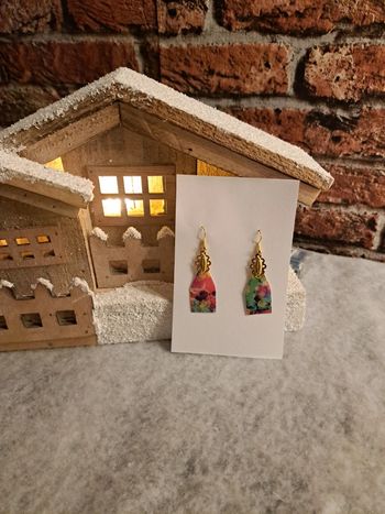 Boucles d'oreilles pendante en résine florale légère