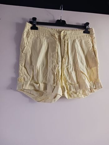 Short jaune neuf T40