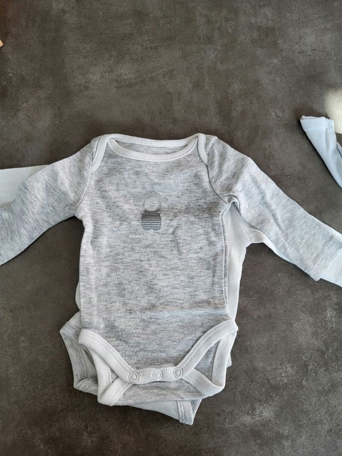 Lot de bodies naissance et 1 pantalon - photo numéro 3