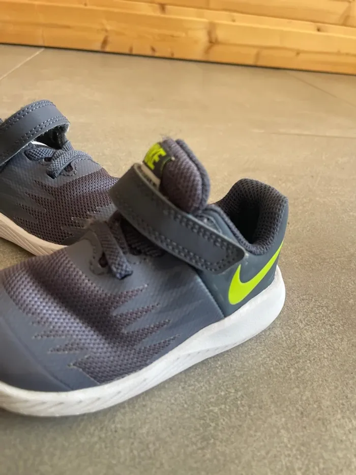 Chaussures / Baskets Nike T.21 - photo numéro 3