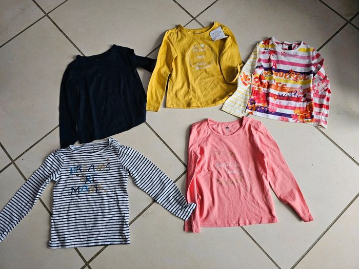 Lot t shirt  4 ans
