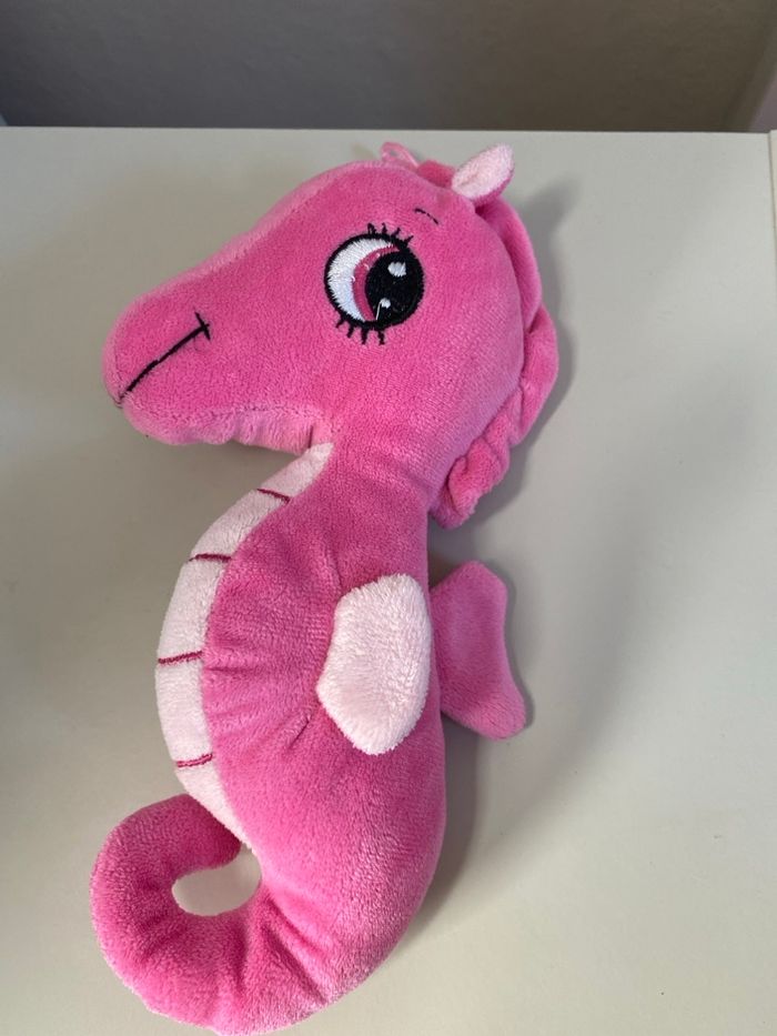 Hippocampe en peluche rose
