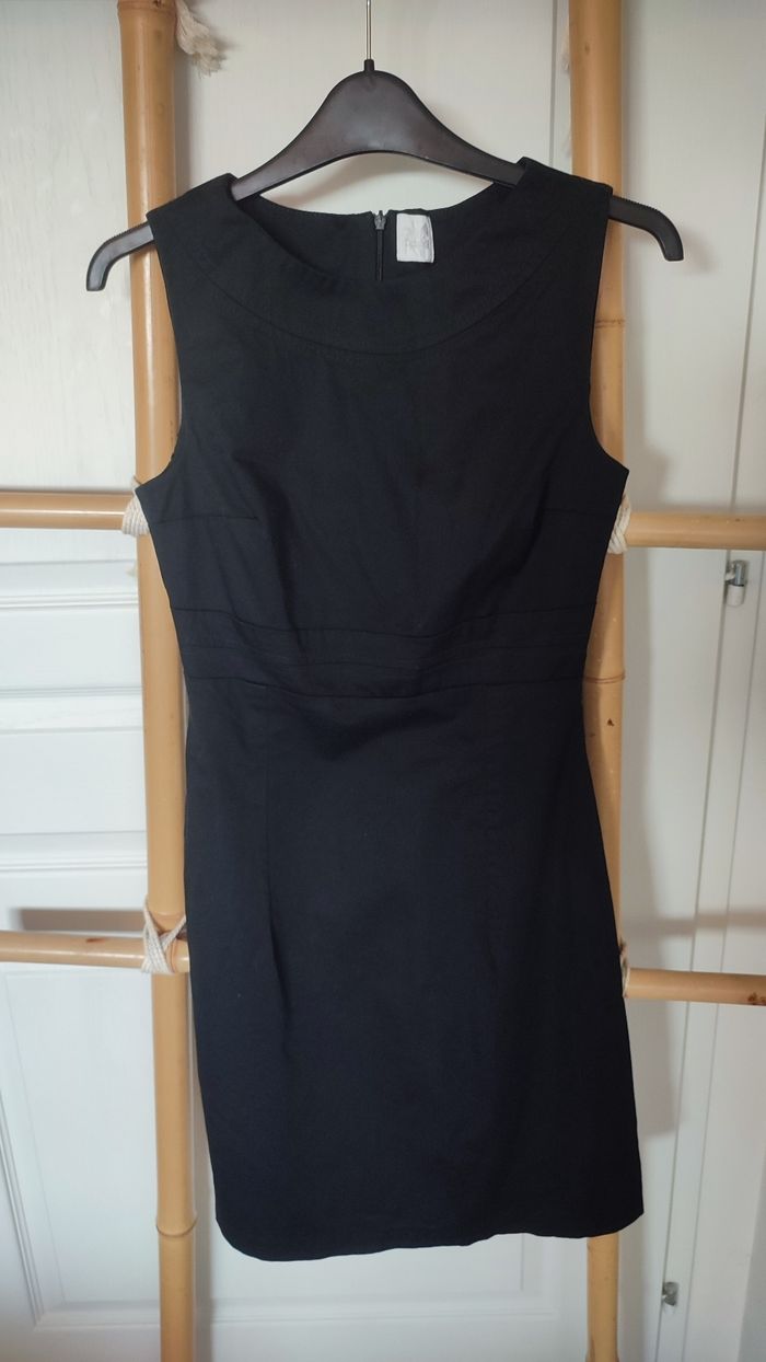 Robe Noire TBE - photo numéro 2