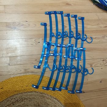 Lot  de 13 cintres bleu