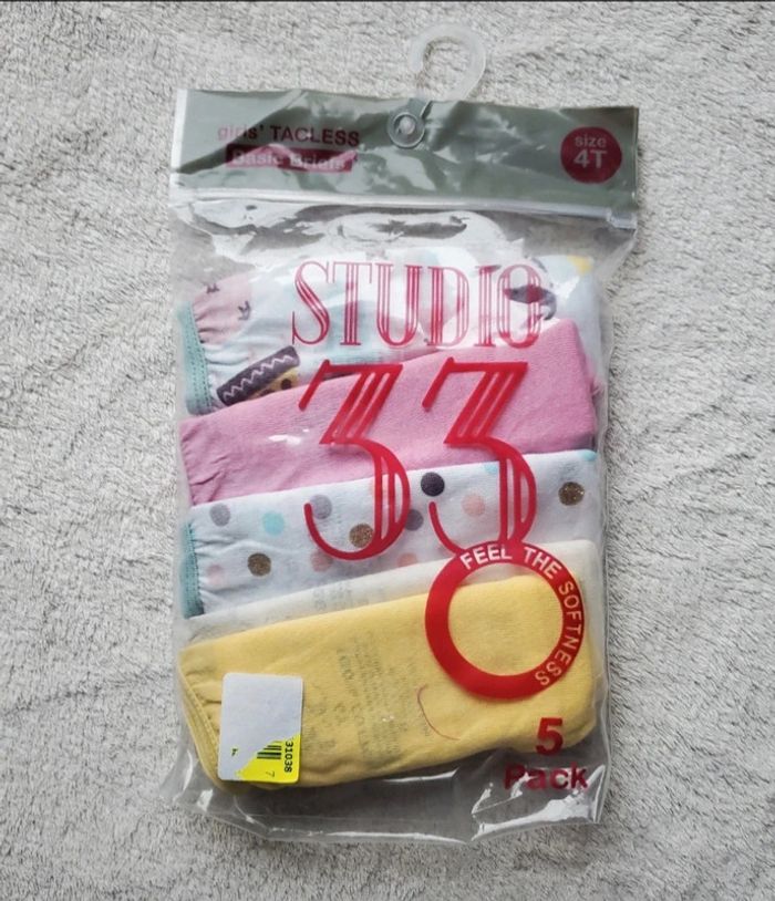 1 lot de 5 culottes neuves en 4ans