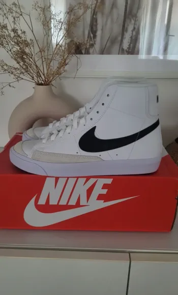 Nike Blazer Junior neuves 38.5