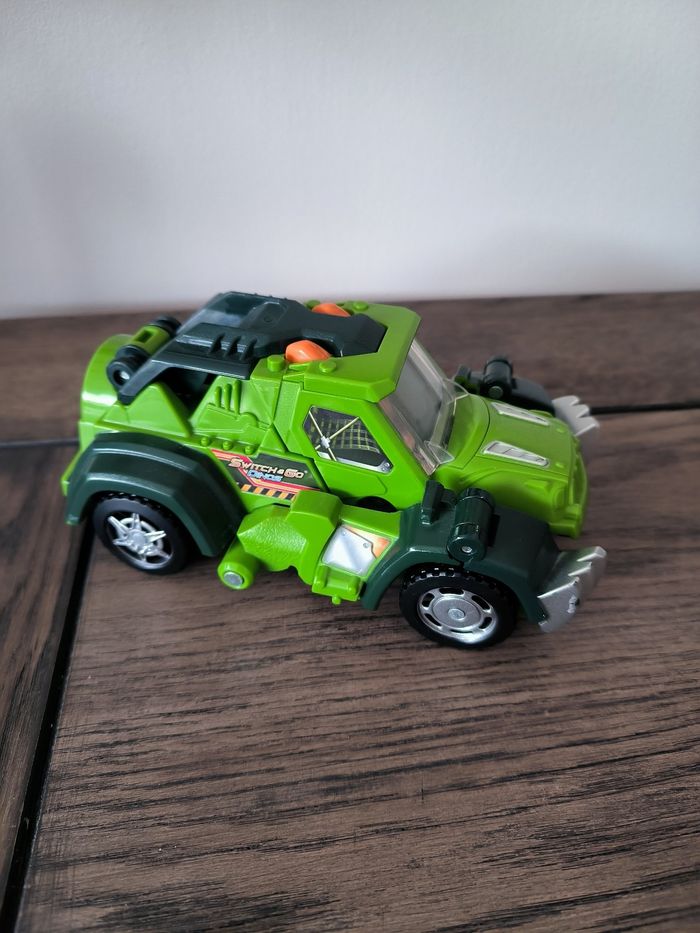 Voiture dinosaure - photo numéro 2