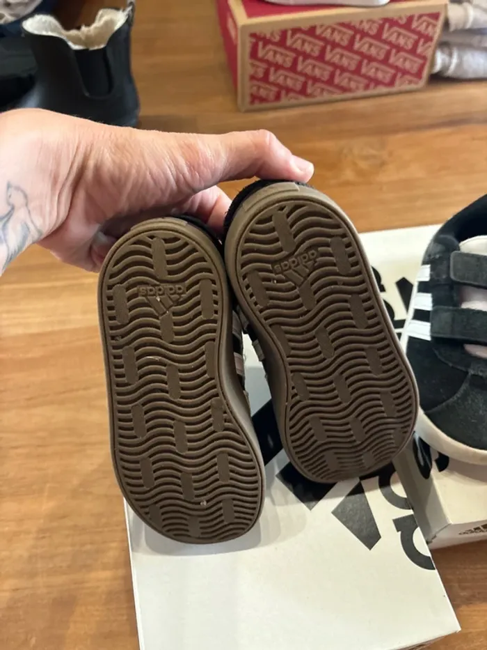 Basket noir adidas t24 - photo numéro 5