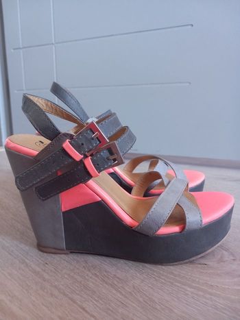 Chaussures à talons compensés grise et rose 36