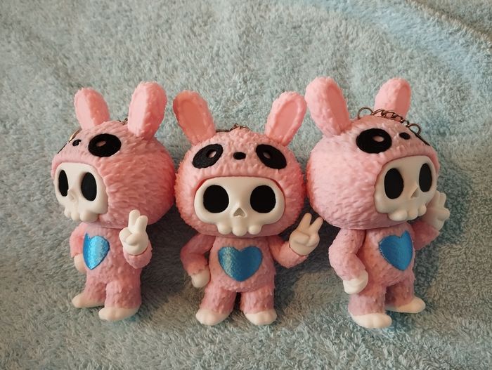 Figurine lapin skull porte clé - photo numéro 2