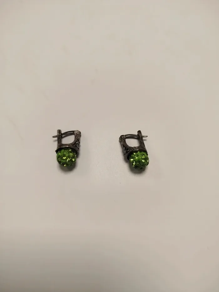 Boucles d'oreilles vertes puces strass brillants fermoir crochet BO03 - photo numéro 2