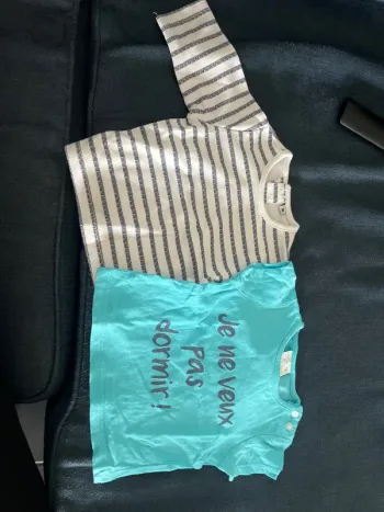 2 t-shirt bébé 1 mois