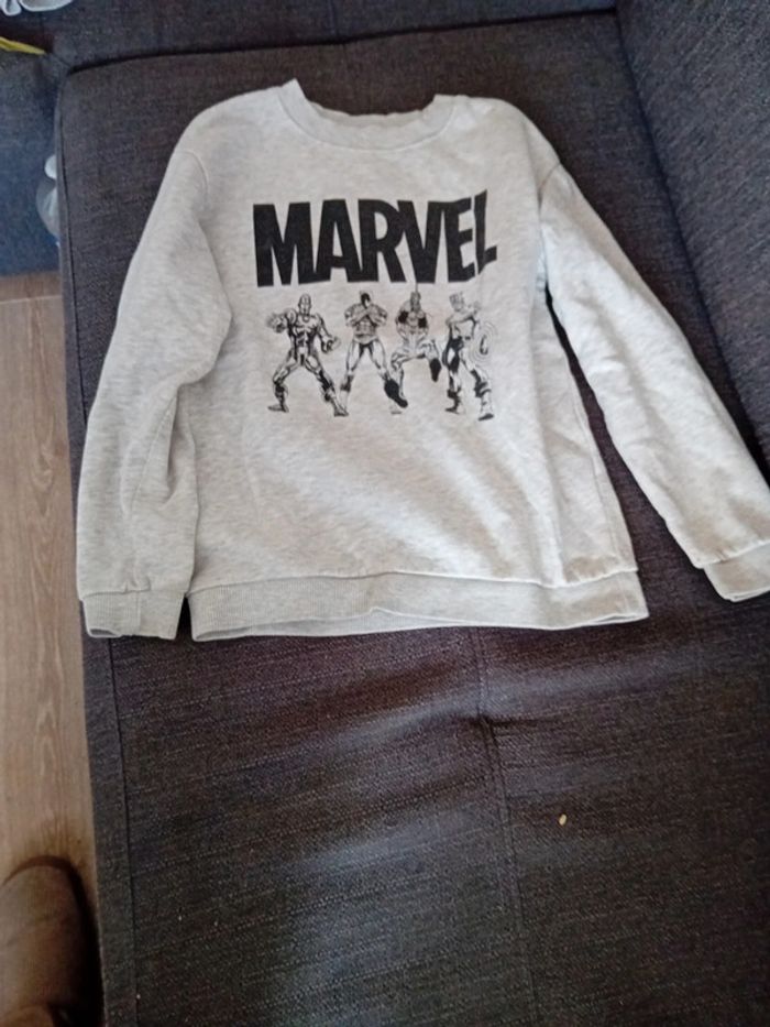 Sweat marvel en 8/10 ans